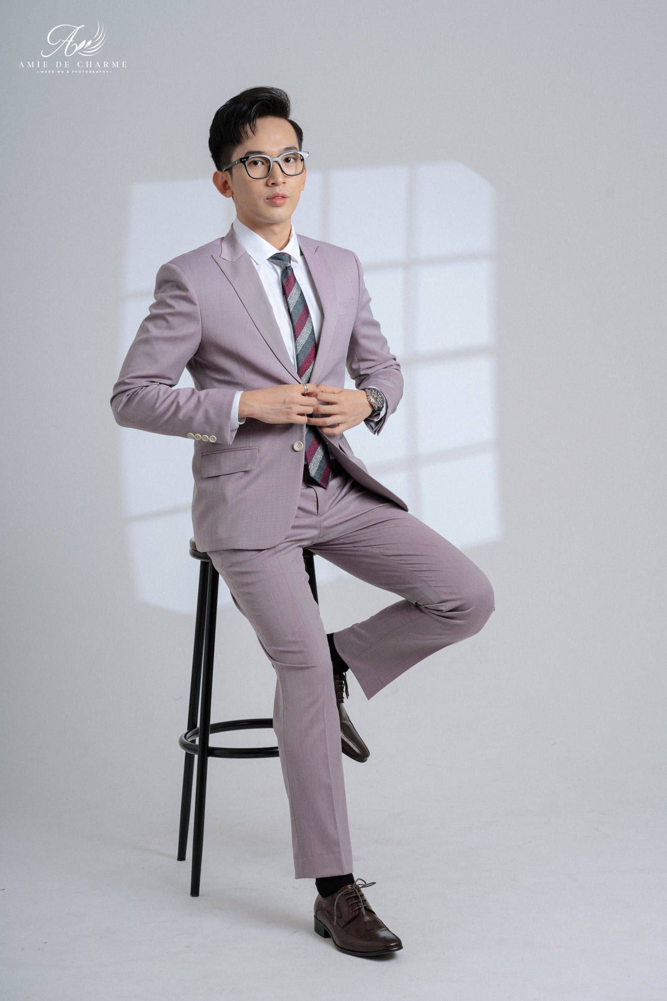 Suit màu tím pastel dành cho chàng trai trẻ trung và năng động